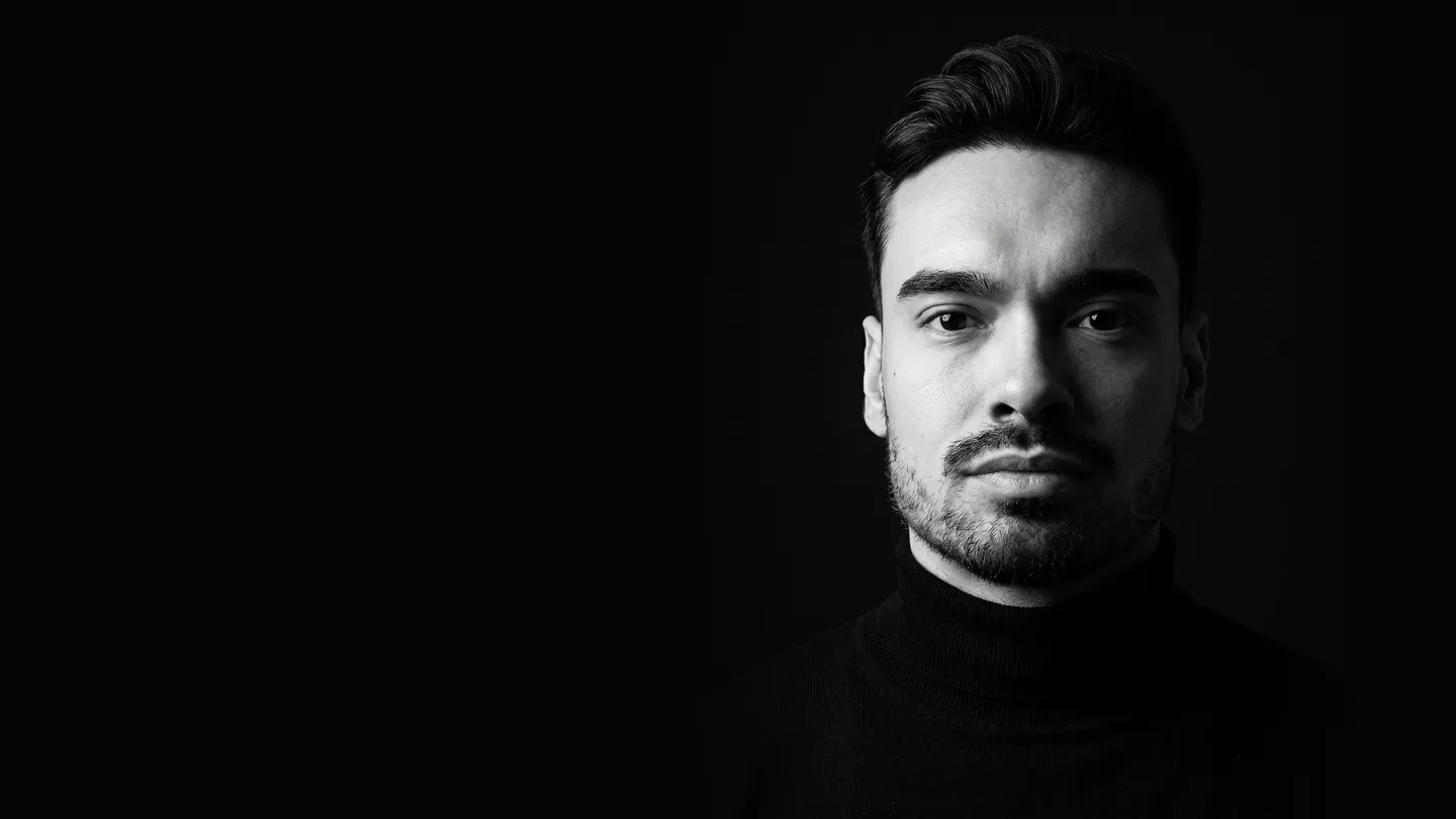 Yuri Menezes, fundador da Legacy 360, em retrato preto e branco