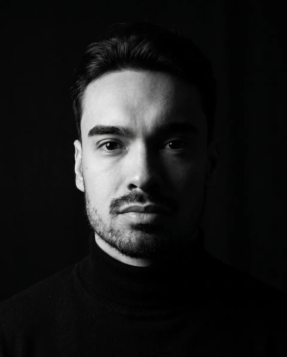 Yuri Menezes, fundador da Legacy 360, em retrato preto e branco
